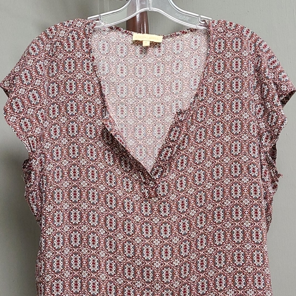 Lucy & Laurel Split V-neck Top size XL - Picture 2 of 7